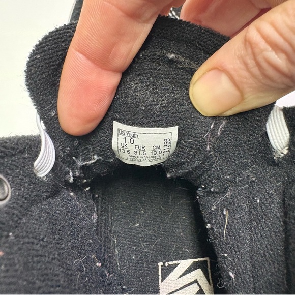 2/20$ Vans Youth Boys 1 Classic Black White High Top Old Skool Sneakers Shoes - Picture 7 of 8